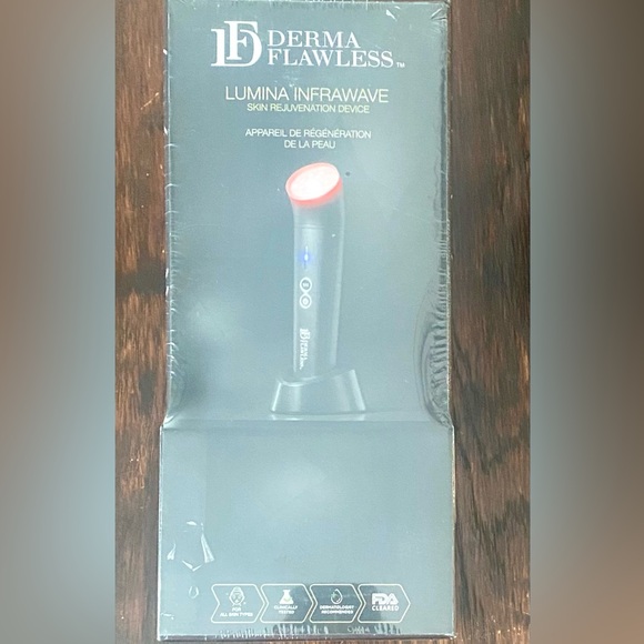 Derma Flawless LED Therapy Device - Picture 1 of 6